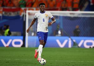 法媒:琼阿梅尼在他的家乡,主持以其名字命名的体育场的揭幕仪式