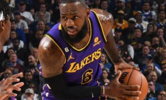 乐鱼最新登录入口-湖人揭幕战溃败原因①：三分投不进 进攻没空间